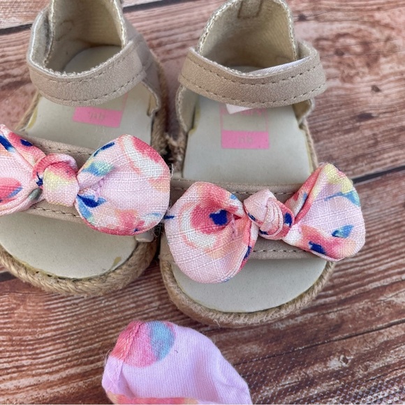 Carter’s baby girl floral romper, bucket hat and matching sandals 6 months - Picture 5 of 16